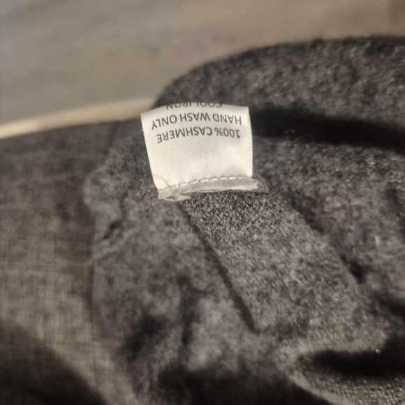 WYSE Gray Off-the-Shoulder Sweater with Colorful Stars - Picture 3 of 4